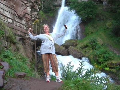 Gabi am Wasserfall