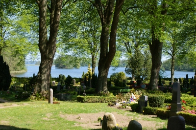 Friedhof mit Seeblick